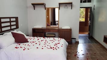 Standard Room | Desk, bed sheets