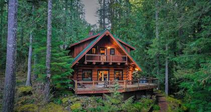 Snowline Log Home | Hot tub + Sauna + Mtn Views