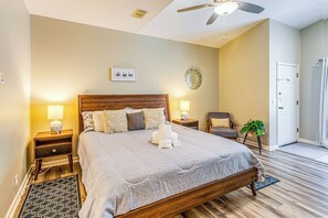 2 bedrooms, iron/ironing board, Internet, bed sheets - Golf Villa Near Sunset Beach & Intracoastal! (Sunset Beach)