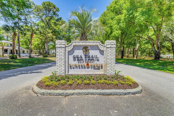 Property grounds - Golf Villa Near Sunset Beach & Intracoastal! (Sunset Beach)
