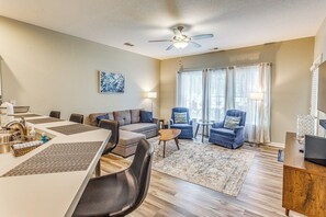 TV, books - Golf Villa Near Sunset Beach & Intracoastal! (Sunset Beach)