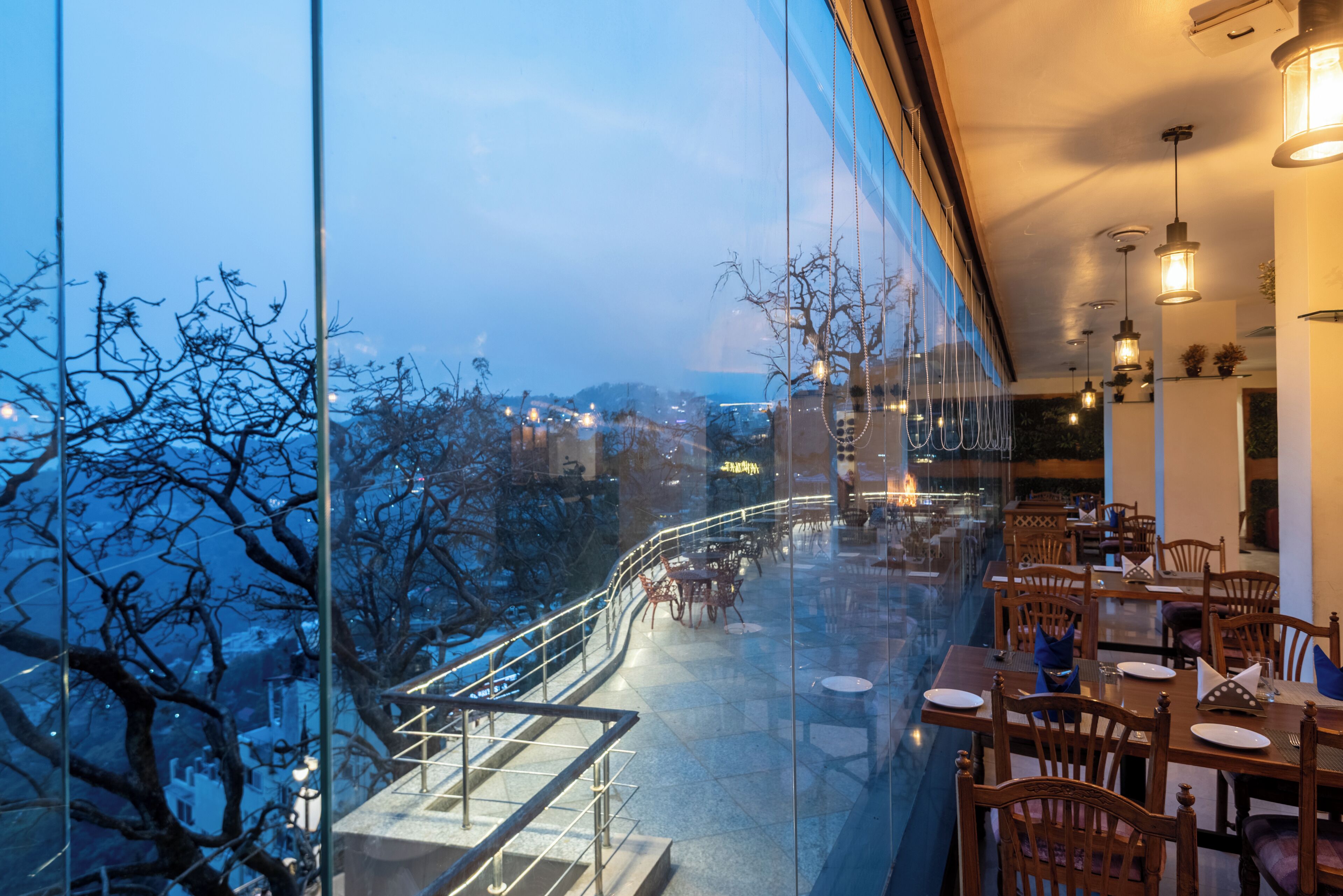 Breakfast, lunch and dinner served