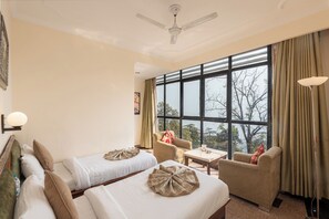 Family Quadruple Room | In-room safe, blackout drapes, iron/ironing board, free WiFi - Green Castle Mall Road (Dehradun)