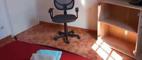 2 室のベッドルーム、WiFi (無料)