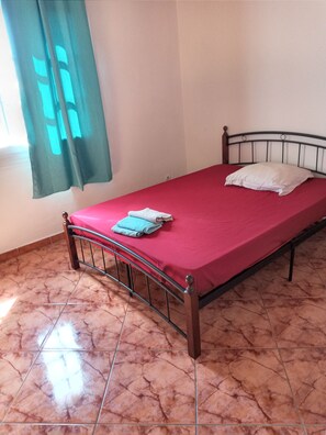 2 bedrooms, free WiFi - 2 Bedroom Bed & breakfast in Sainte Suzanne (Sainte Suzanne)