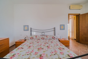 3 bedrooms - Fully detached Villa Doddy 6/9 beds near Barbarossa (Porto Azzurro)