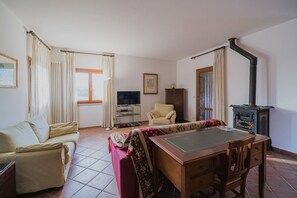 TV - Fully detached Villa Doddy 6/9 beds near Barbarossa (Porto Azzurro)