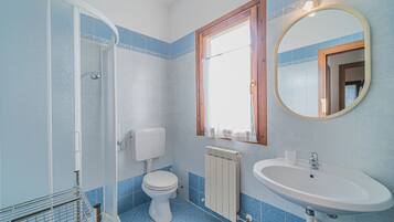 Shower, towels
