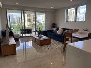 Living area - Serenity Surfers Paradise (Surfers Paradise)