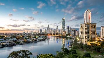 Deluxe Apartment, 2 Bedrooms, Balcony, River View | City view