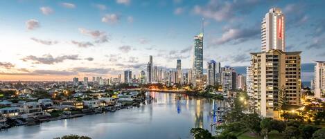 Appartamento Deluxe, 2 camere da letto, balcone, vista fiume | Vista città