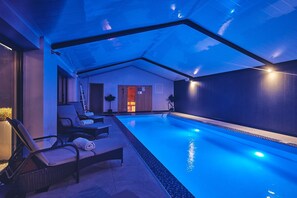 A heated pool - Woodland House - Luxury Cottages (Stourbridge)