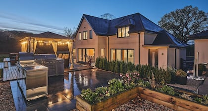 Woodland House - Luxury Cottages