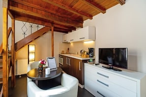 Cosy Studio | Living area | 60-cm TV with cable channels