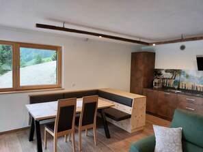 Dining - New opening June 2022 - Chalet tree house with private whirlpool (Vandoies)