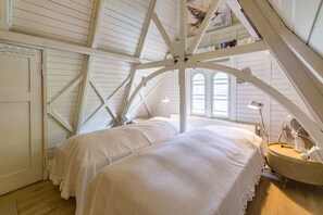 4 chambres, coffres-forts dans les chambres, Wi-Fi, draps fournis