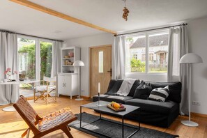 Unclassified image, 2 of 30, button