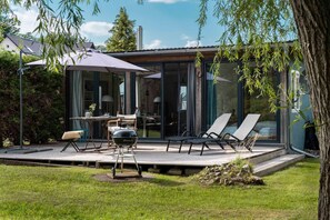 Unclassified image, 4 of 30, button