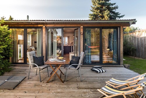 Pomeranian Bay Cabin, fireplace, SUP's - large fenced garden