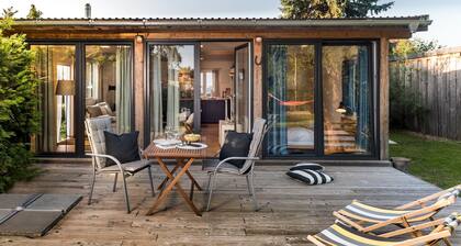 Pomeranian Bay Cabin, fireplace, SUP's - large fenced garden