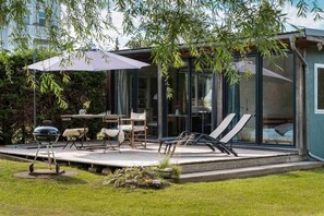 Unclassified image, 4 of 30, button