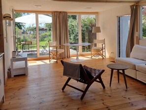 Unclassified image, 3 of 30, button