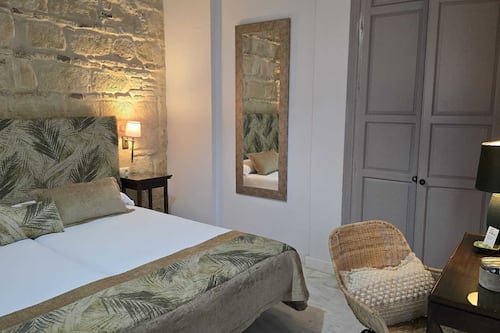 Standard Room | Down comforters, in-room safe, individually decorated