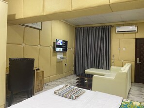 1 dormitorio, escritorio, tabla de planchar con plancha y wifi gratis