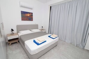 4 slaapkamers, een strijkplank/strijkijzer, reisbedje, wifi