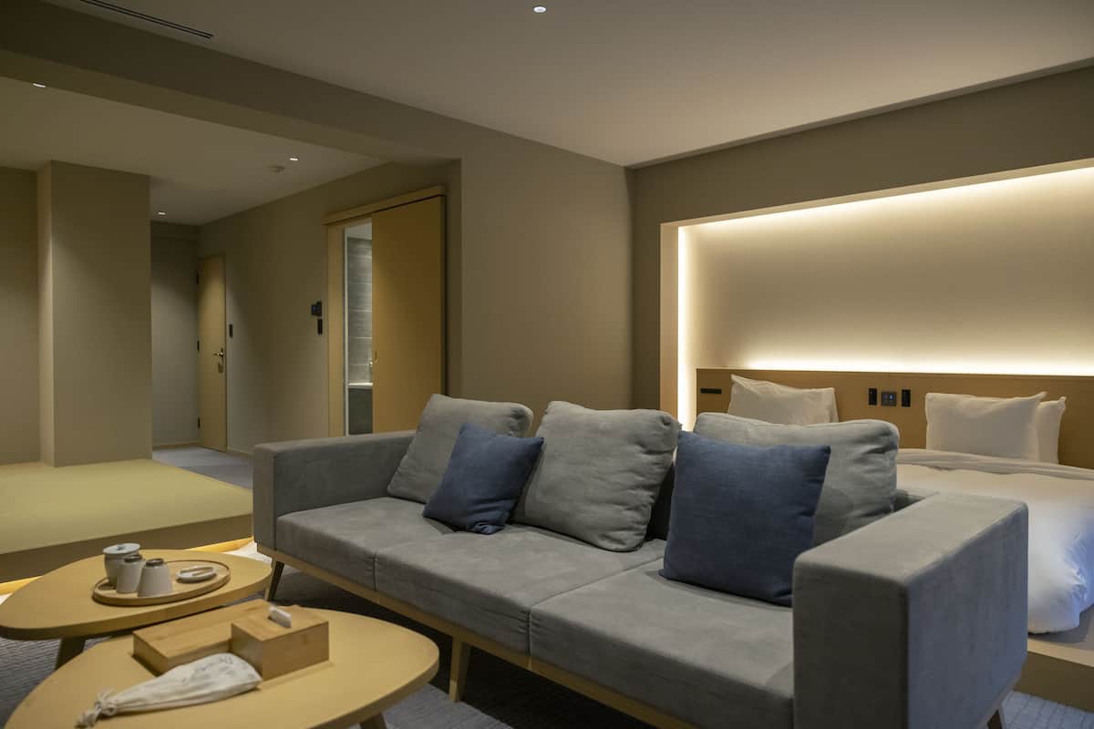 1 habitación y minibar con artículos gratuitos