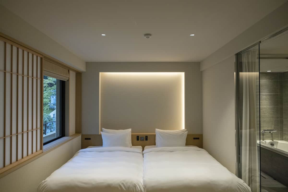 1 habitación y minibar con artículos gratuitos