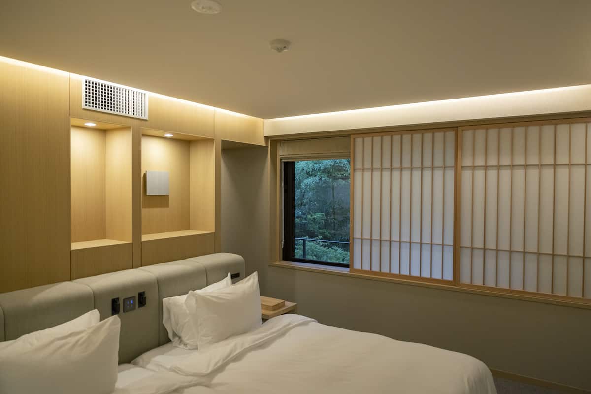 1 habitación y minibar con artículos gratuitos