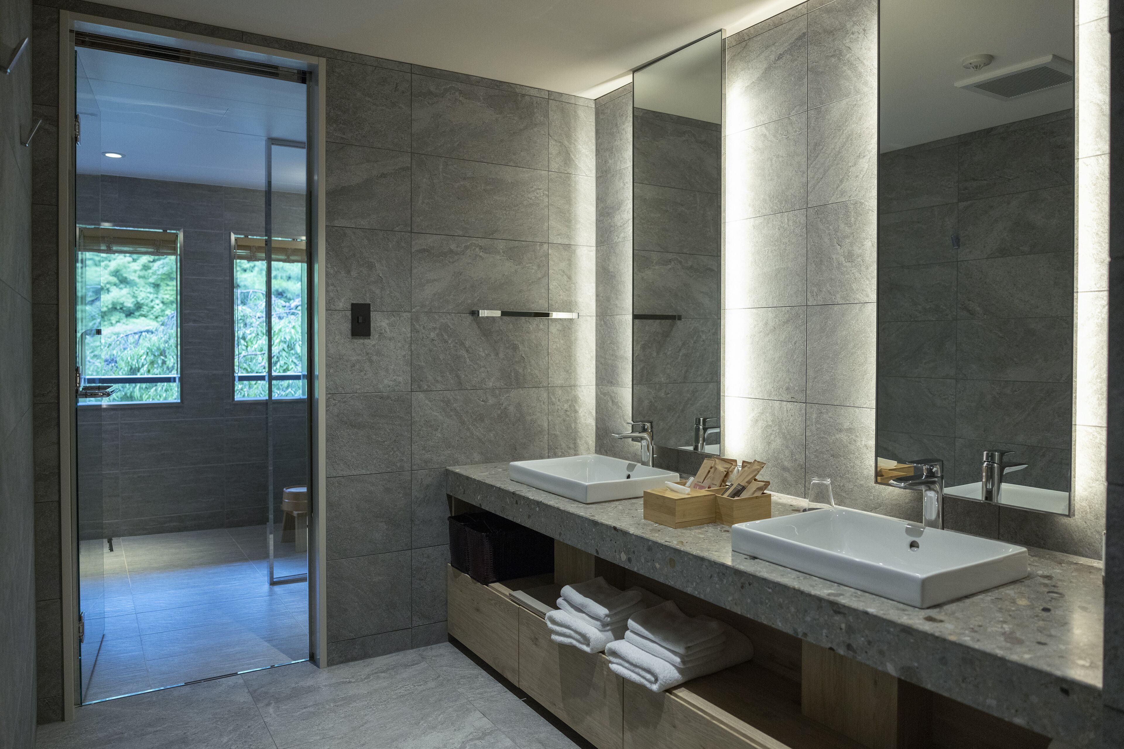 moksa Suite Twin, Non Smoking | Free minibar, in-room safe, soundproofing, free WiFi
