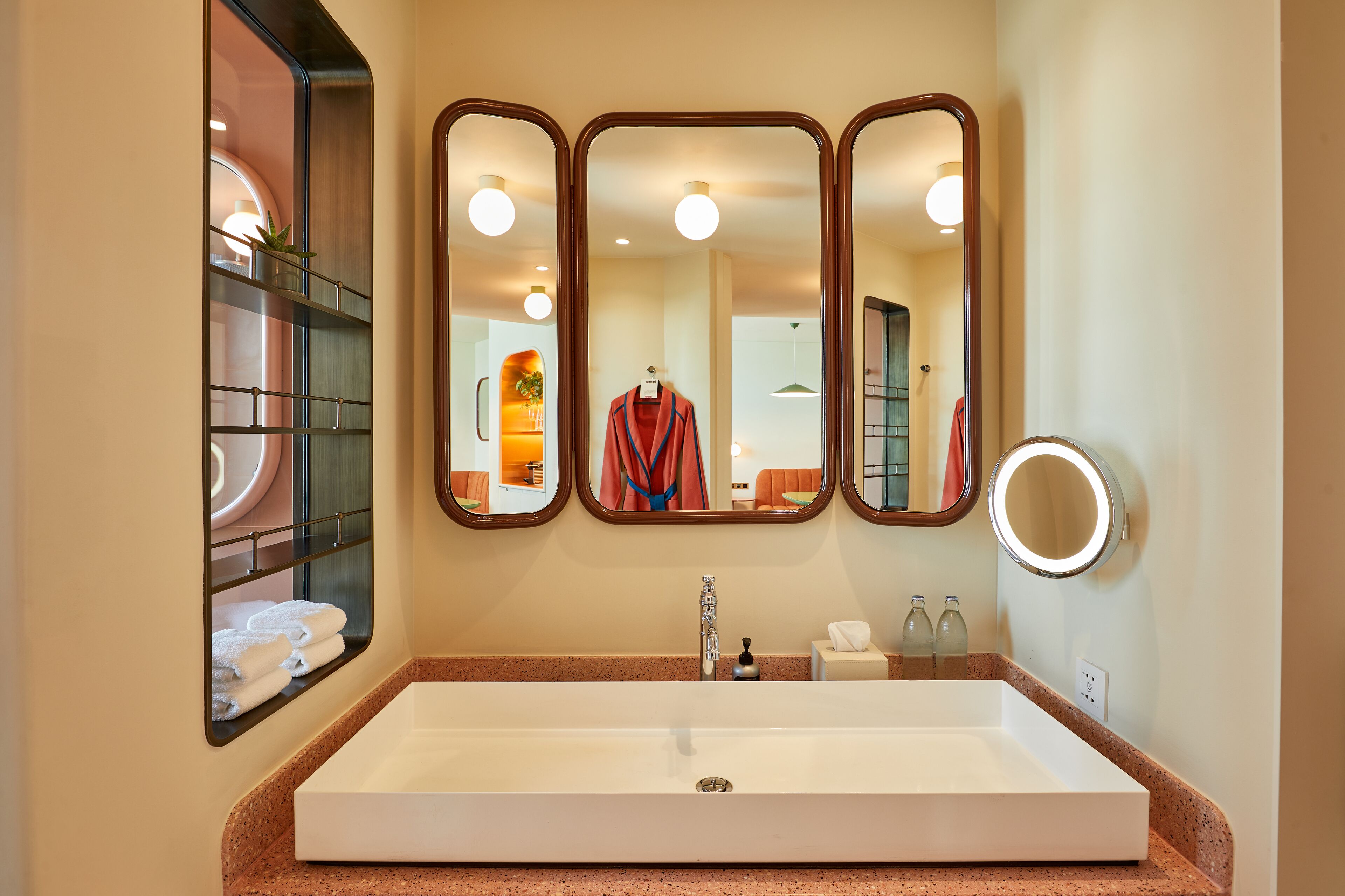 Photo - The Standard, Bangkok Mahanakhon