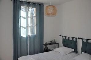 3 bedrooms, in-room safe, iron/ironing board, free WiFi - Villa Côte & Provence - luxury accommodation with private heated pool (Fayence)