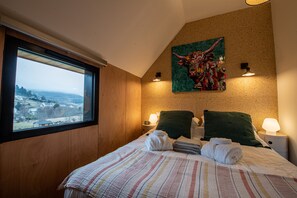 3 camere, una cassaforte in camera, una scrivania, ferro/asse da stiro
