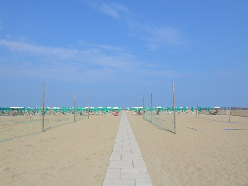 Lido Retreat Near Beach