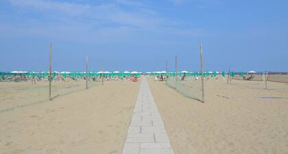 Lido Retreat Near Beach