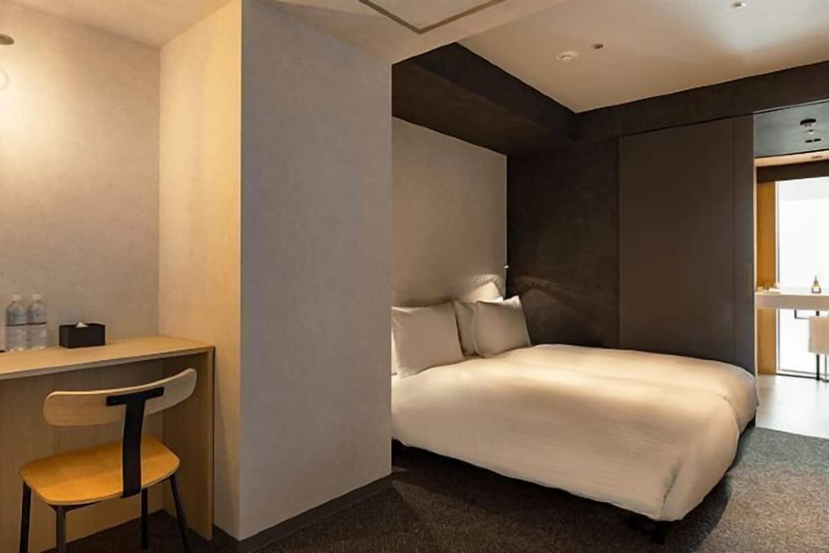 Down duvets, in-room safe, free WiFi, bed sheets