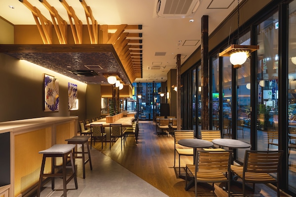 Breakfast, lunch and dinner served