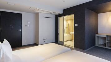 Universal Twin, Non Smoking | Down comforters, in-room safe, free WiFi, bed sheets