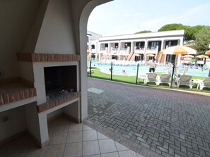 Terrace/patio - Resort Apartment with Pool (Lido di Spina)