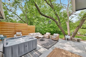 Terrace/patio - Oasis, pool, new spa, indoor-outdoor dream (Wichita)