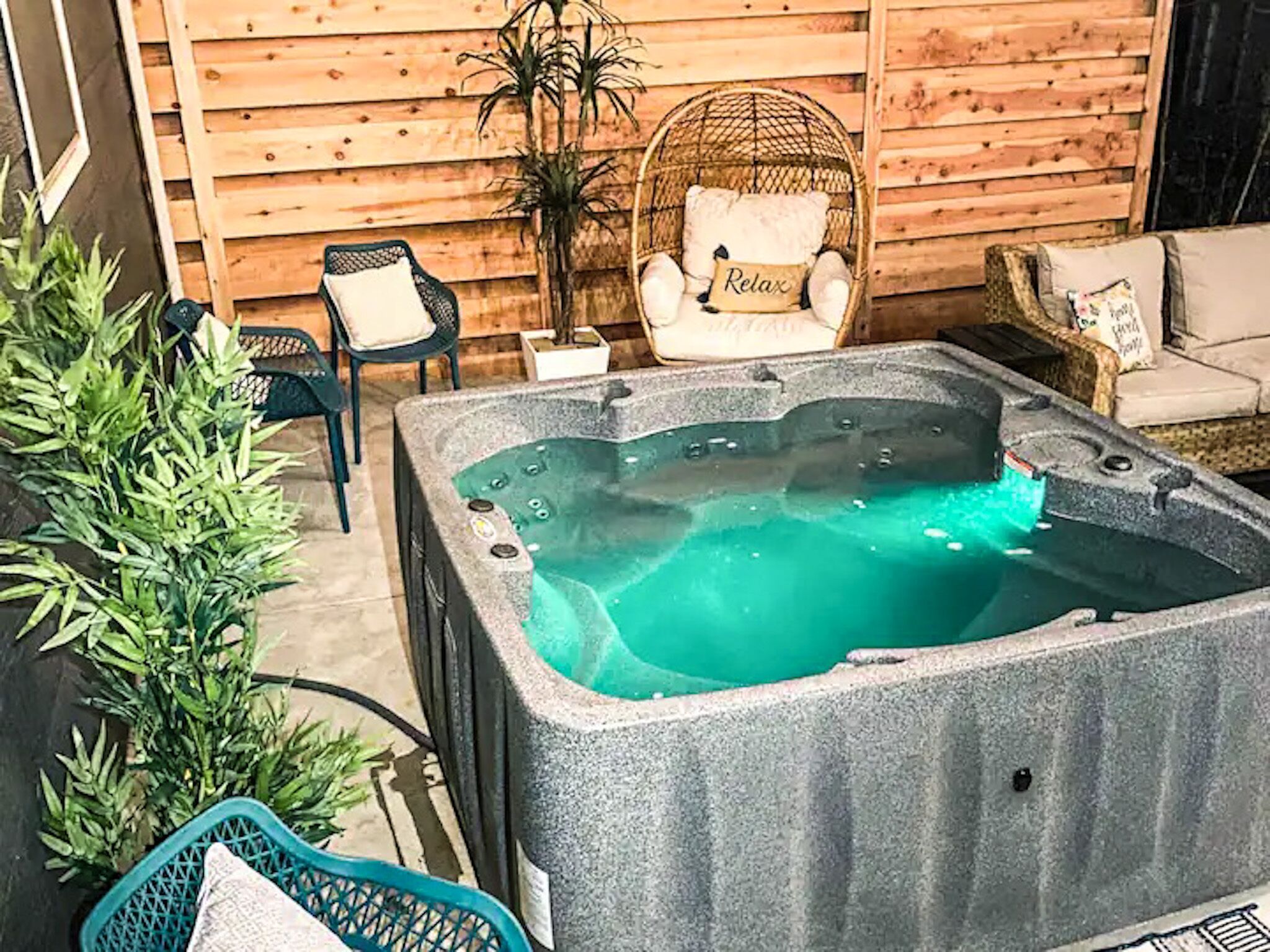 Outdoor spa tub