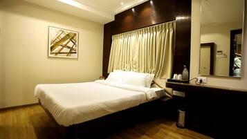 Deluxe Double Room | Premium bedding, individually decorated, individually furnished, desk