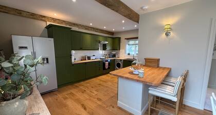 Charming Atmospheric Cotswold Cottage