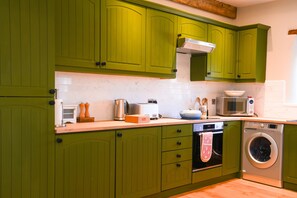 Cottage | Private kitchen | Fridge, microwave, oven, stovetop - Charming Atmospheric Cotswold Cottage (Swindon)