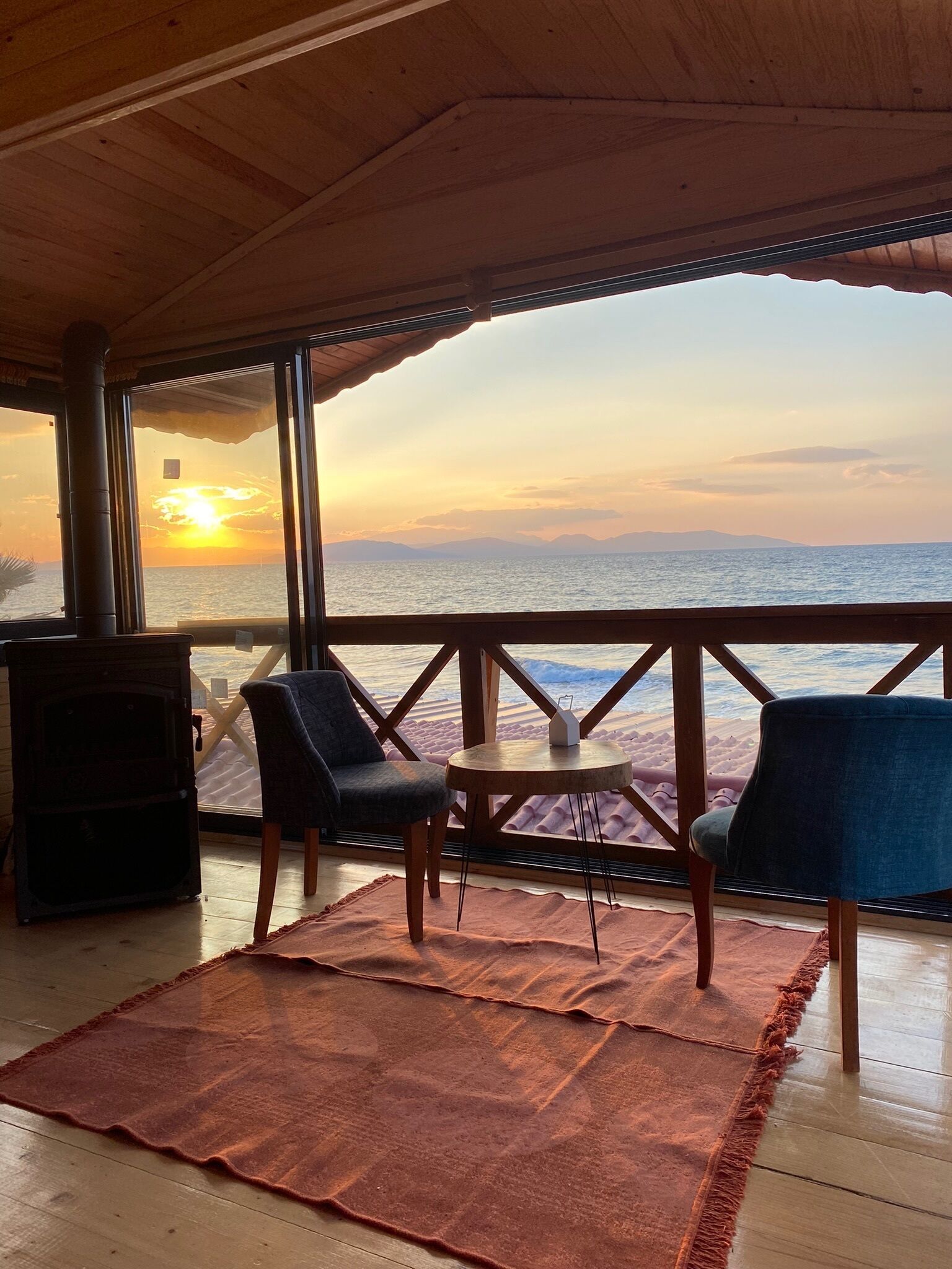 Casa na árvore lua de mel, varanda coberta, vista para o mar | Escrivaninha, espaço de trabalho para notebook, Wi-Fi de cortesia