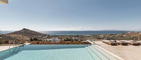 حمام سباحة خاص