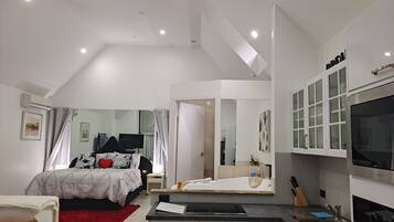 1 bedroom, iron/ironing board, free WiFi, bed sheets
